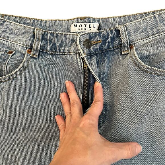 Motel Denim Baggy Straight Leg Jeans Size Large/31 Light Wash Distressed Ripped - Picture 3 of 10